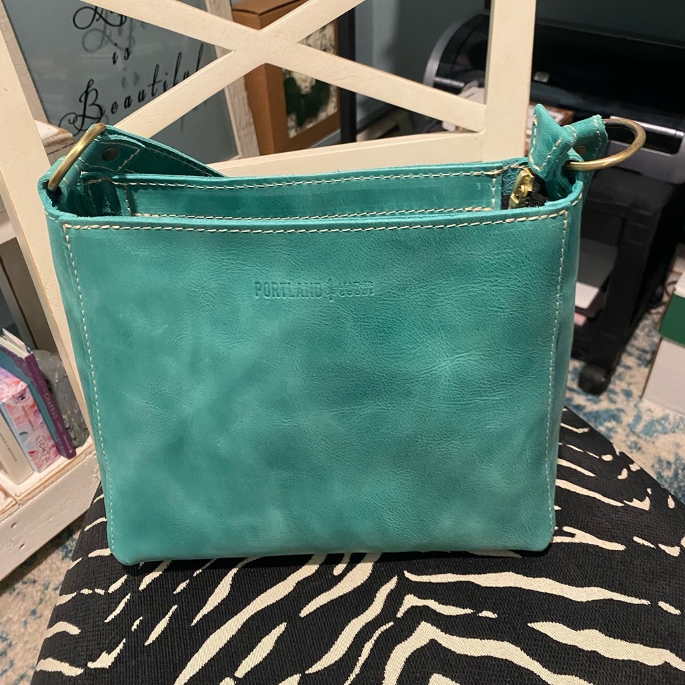 Portland Leather Triangle Shoulder Bag Reef Green